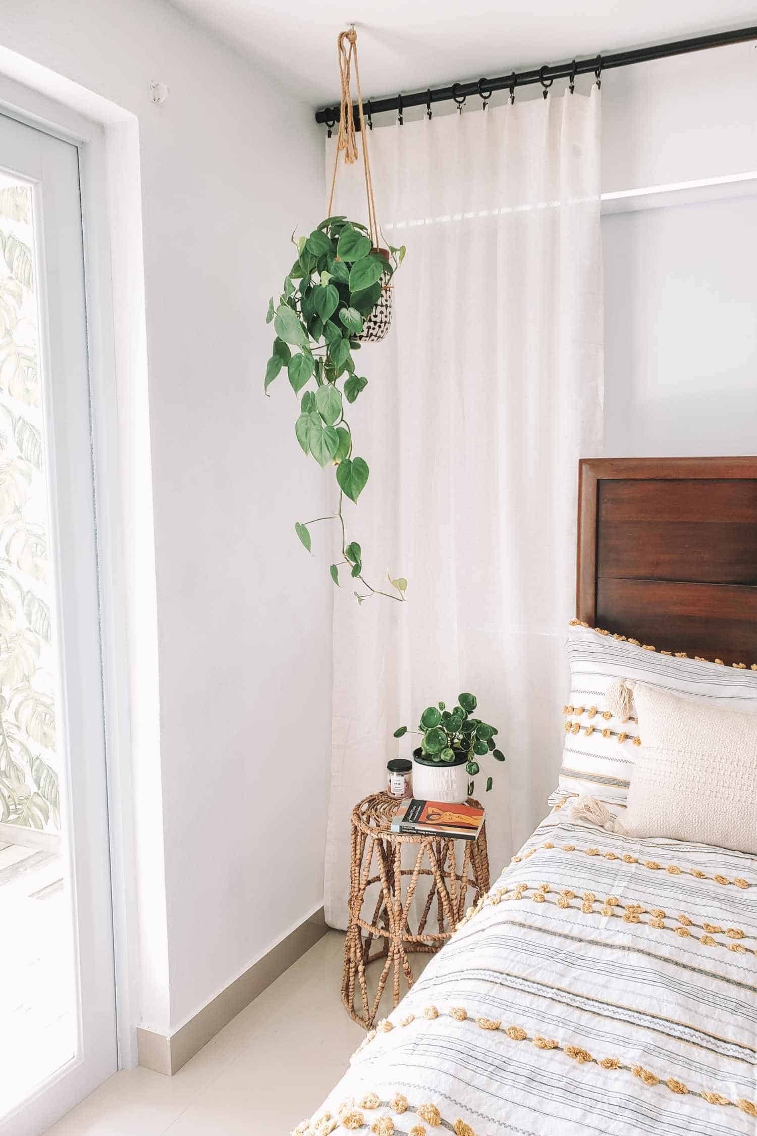 Plants in boho bedroom decor.